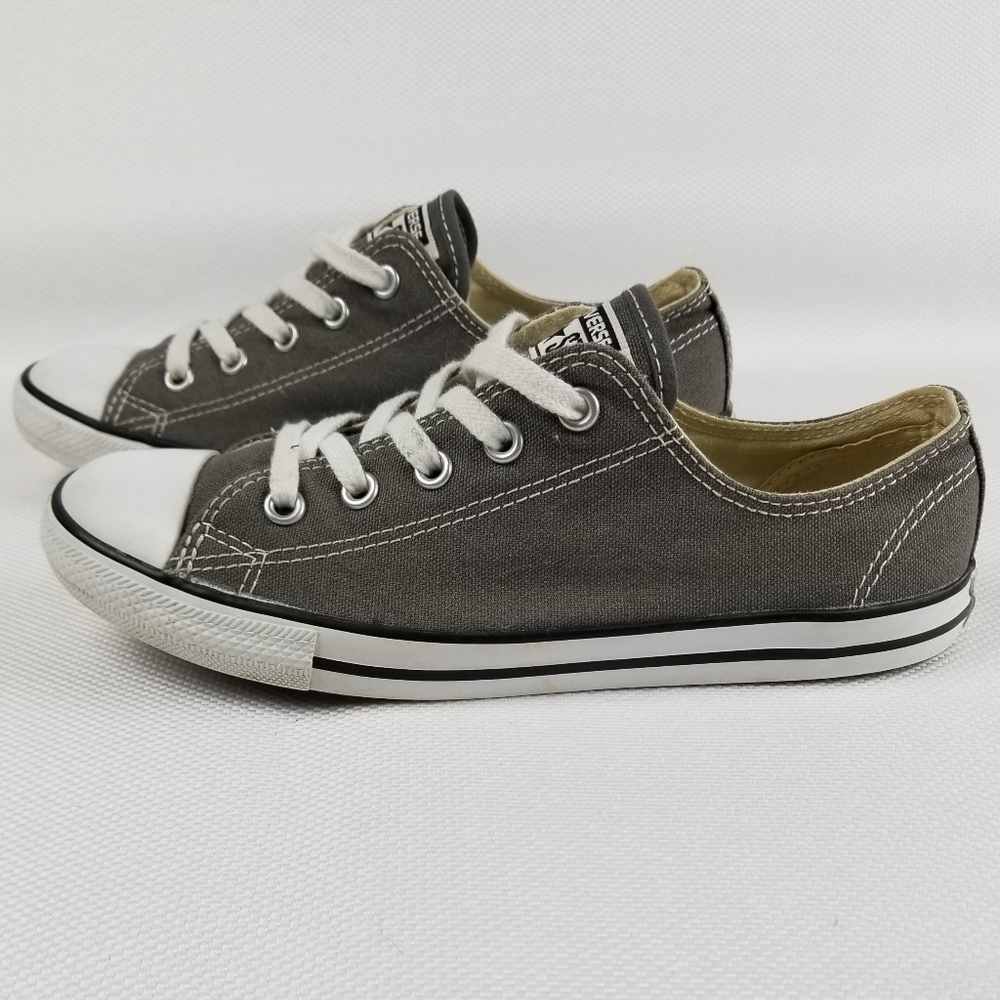 Converse low top.